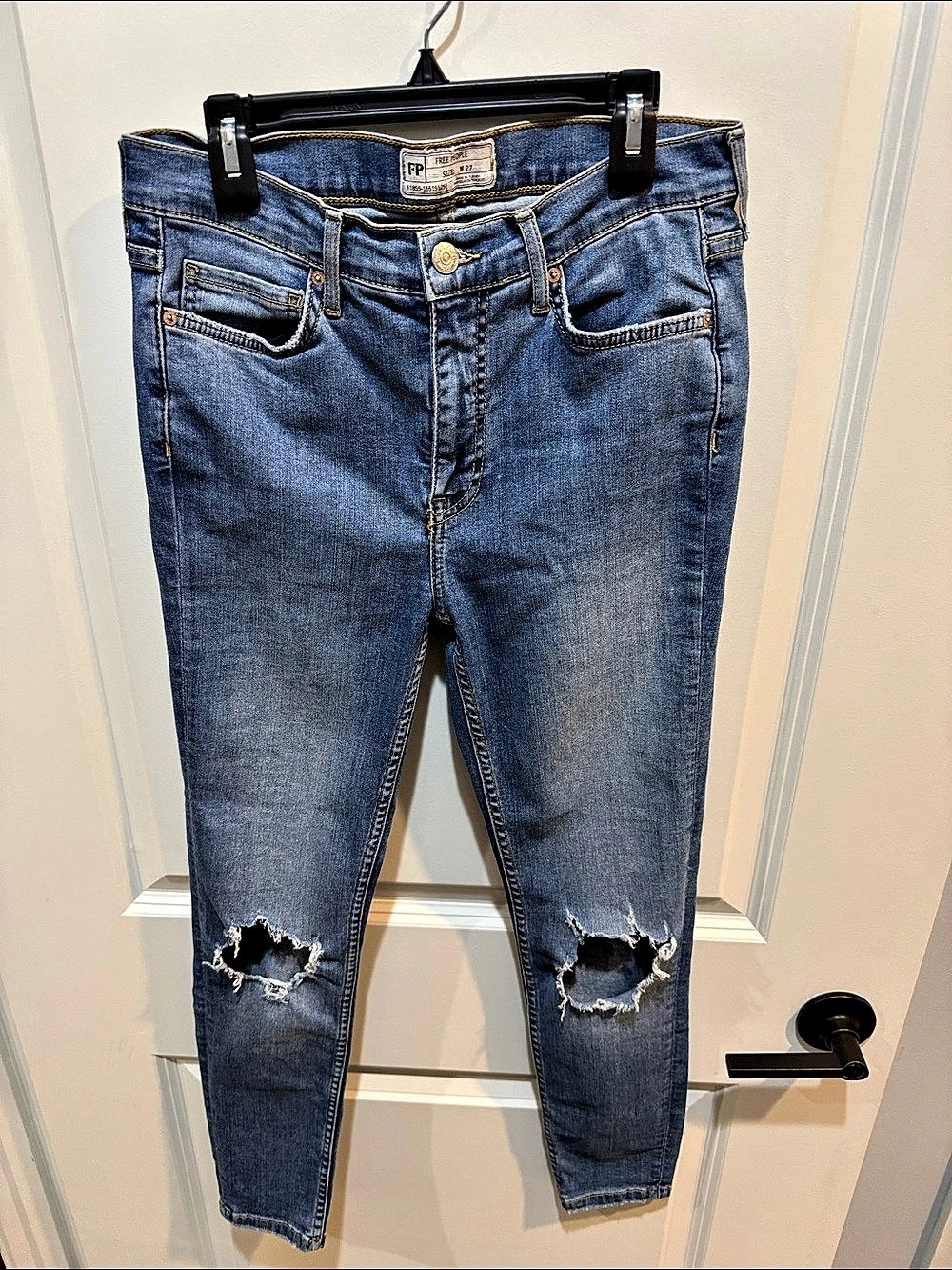 Free People Distressed Skinny Jeans in Blue Waist 27